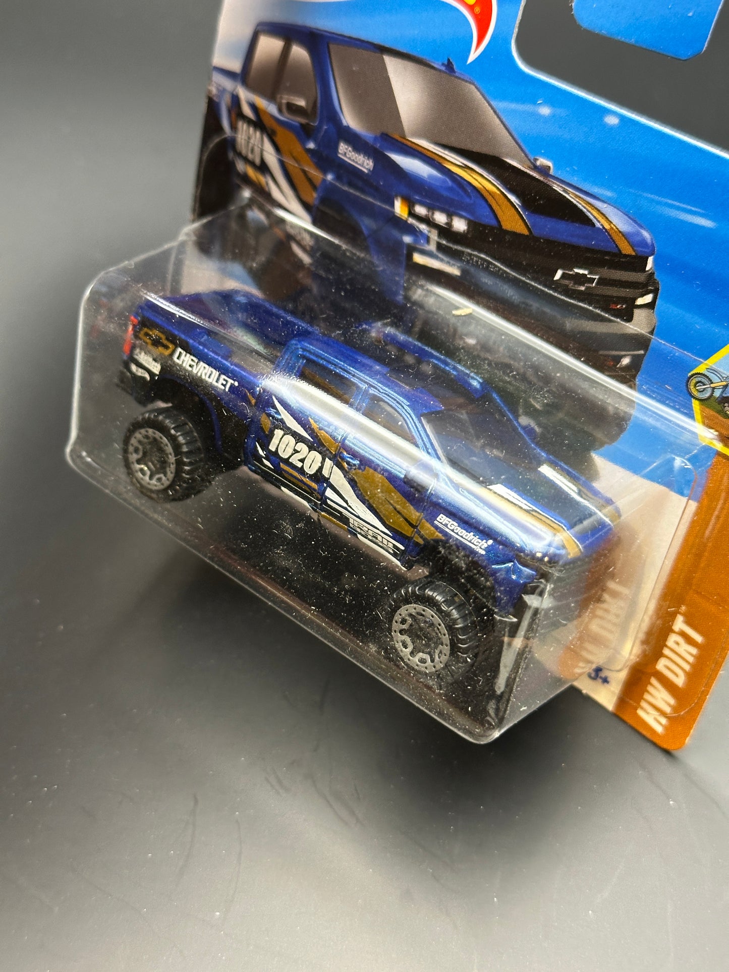HOT WHEELS - 19 CHEVY SILVERADO TRAIL BOSS LT (2025) - HW DIRT 8/10