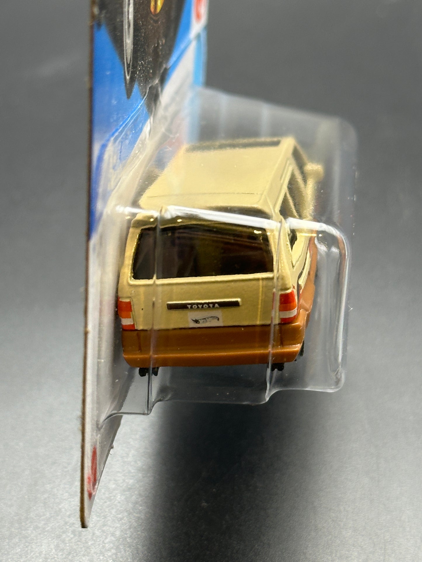 HOT WHEELS - 1986 TOYOTA VAN (2023) - HW J IMPORTS 6/10