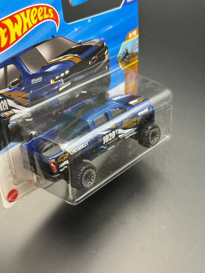 HOT WHEELS - 19 CHEVY SILVERADO TRAIL BOSS LT (2025) - HW DIRT 8/10