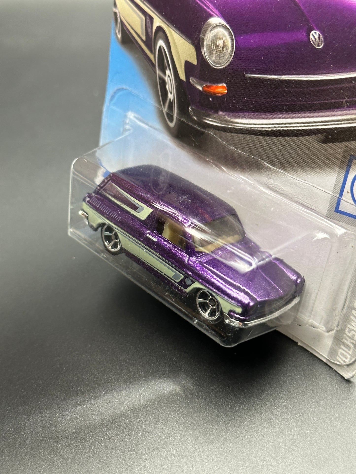 HOT WHEELS - CUSTOM 69 VOLKSWAGEN SQUAREBACK (2019) - HW VOLKSWAGEN 4/10
