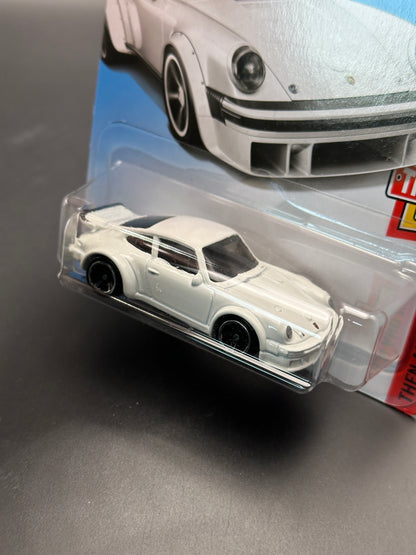 HOT WHEELS - PORSCHE 934 TURBO RSR (2018) - HW THEN AND NOW 2/10