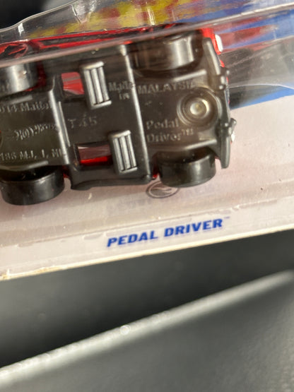 HOT WHEELS - PEDAL DRIVER (2025) - TREASURE HUNT - HW RIDE ONS 4/5