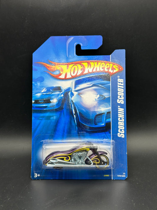 HOT WHEELS - SCORCHIN SCOOTER (2006) - HW 2006 MAINLINE #183