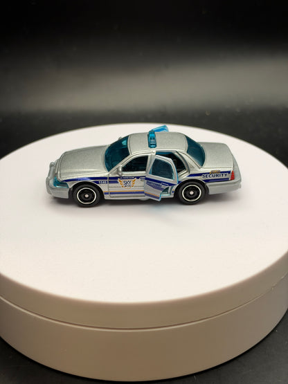 MATCHBOX - 2006 FORD CROWN VICTORIA - DIECAST - LOOSE