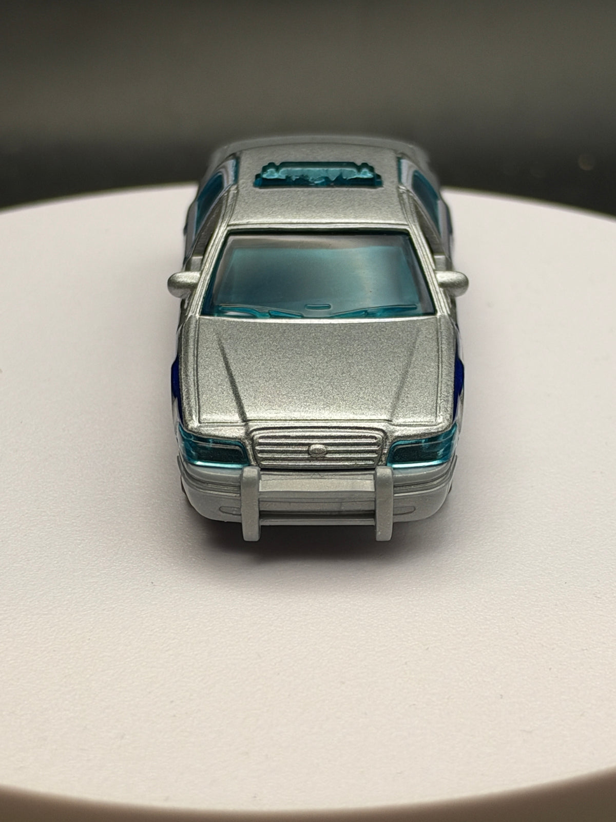 MATCHBOX - 2006 FORD CROWN VICTORIA - DIECAST - LOOSE