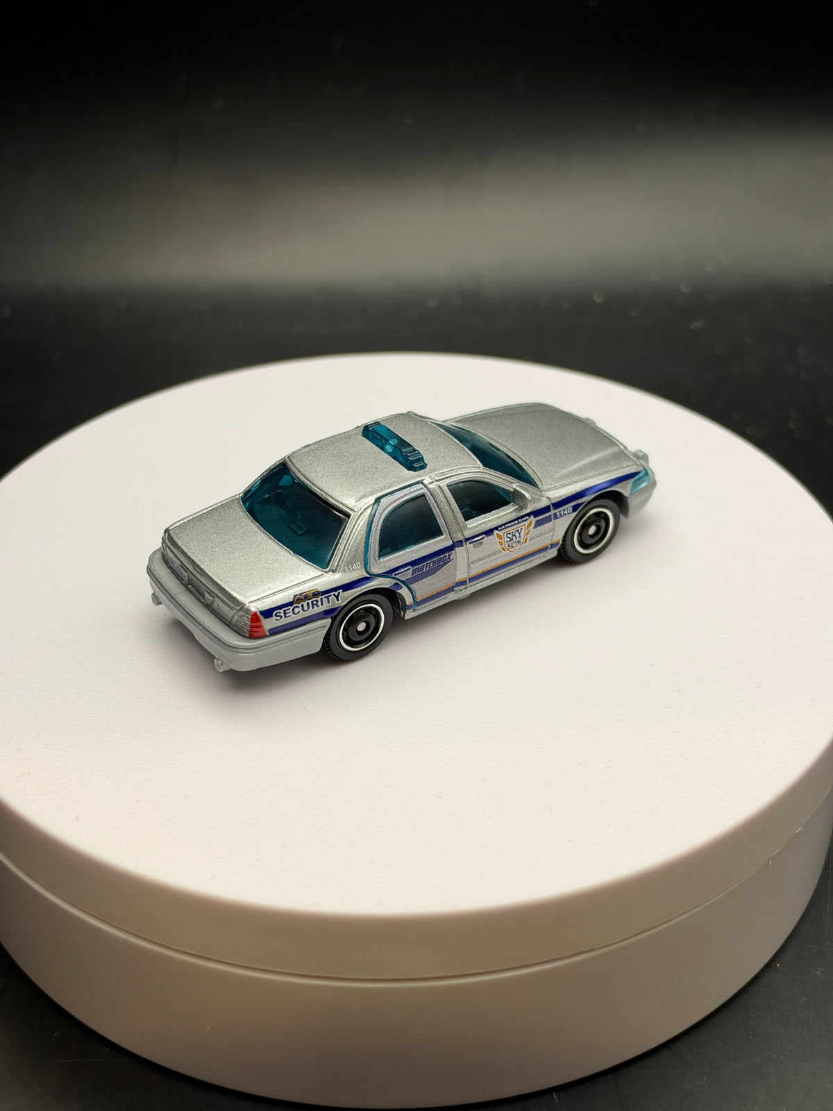 MATCHBOX - 2006 FORD CROWN VICTORIA - DIECAST - LOOSE