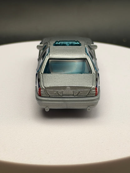 MATCHBOX - 2006 FORD CROWN VICTORIA - DIECAST - LOOSE