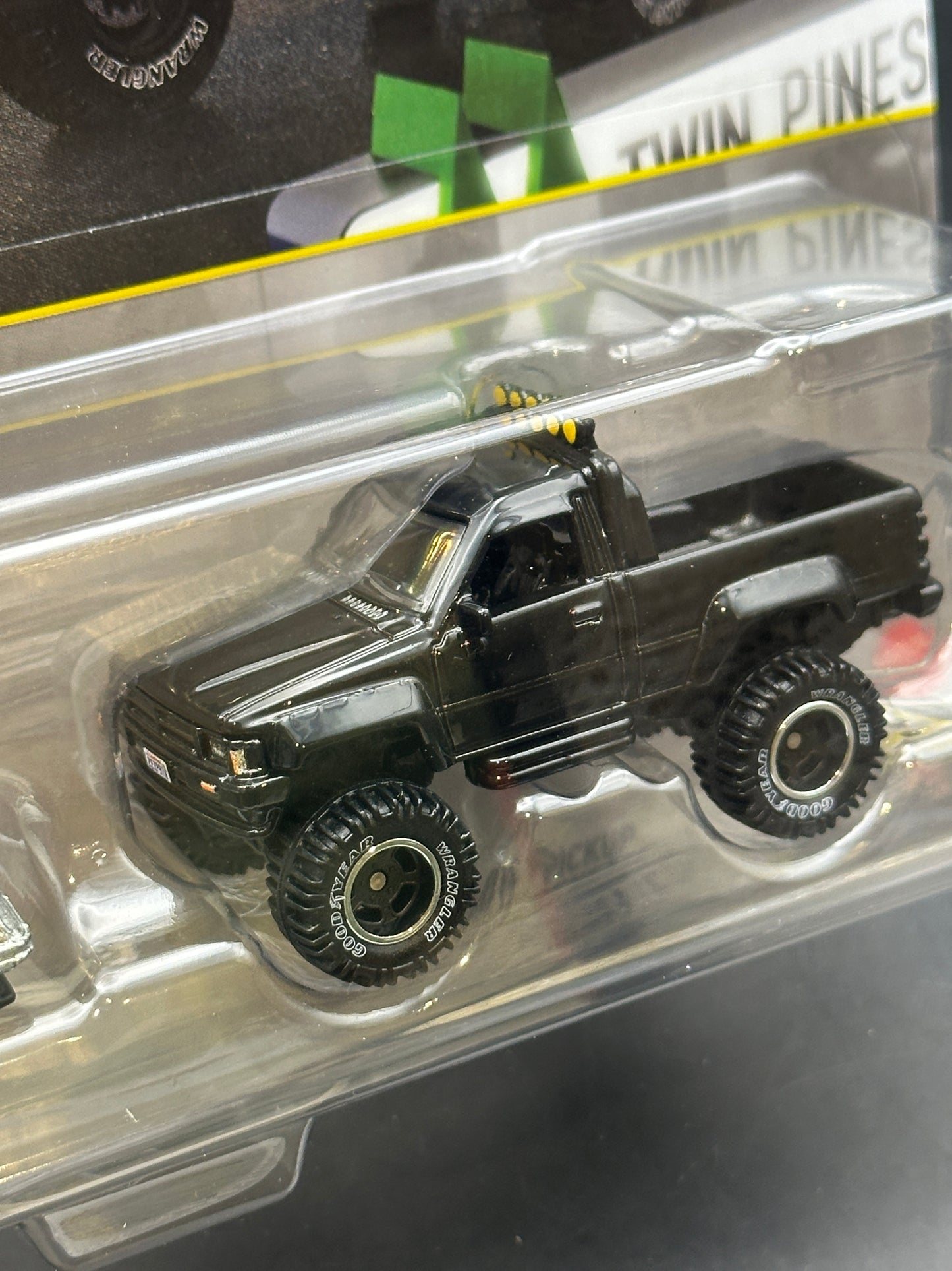 HOT WHEELS - BACK TO THE FUTURE TIME MACHINE / 1987 TOYOTA PICKUP TRUCK (2026) - 2 PACK