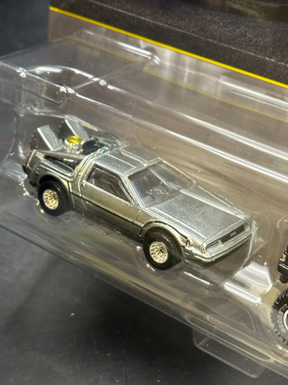HOT WHEELS - BACK TO THE FUTURE TIME MACHINE / 1987 TOYOTA PICKUP TRUCK (2026) - 2 PACK