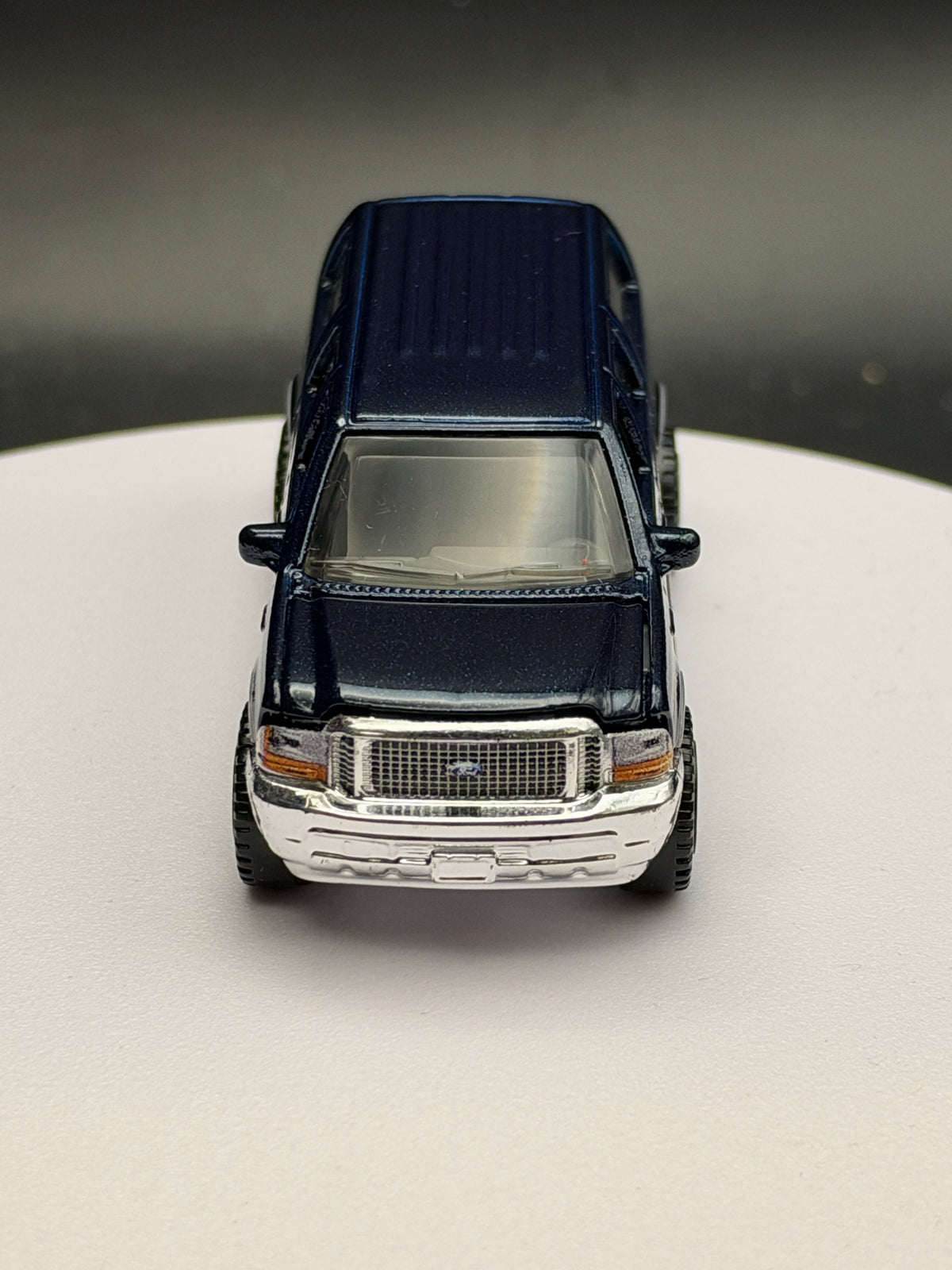 MATCHBOX - 2004 FORD EXCURSION - DIECAST - LOOSE