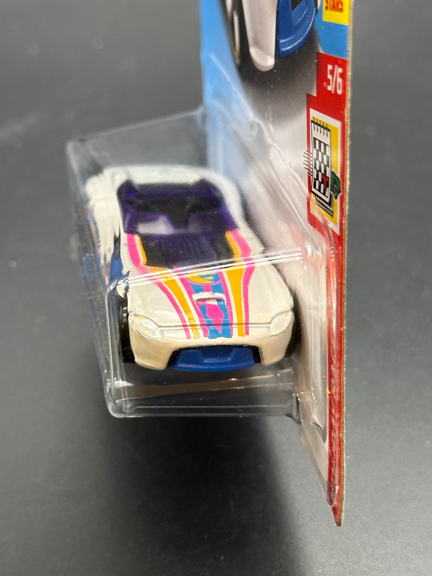 HOT WHEELS - RRROADSTER (2018) - TREASURE HUNT - HW HOLIDAY RACERS 5/6