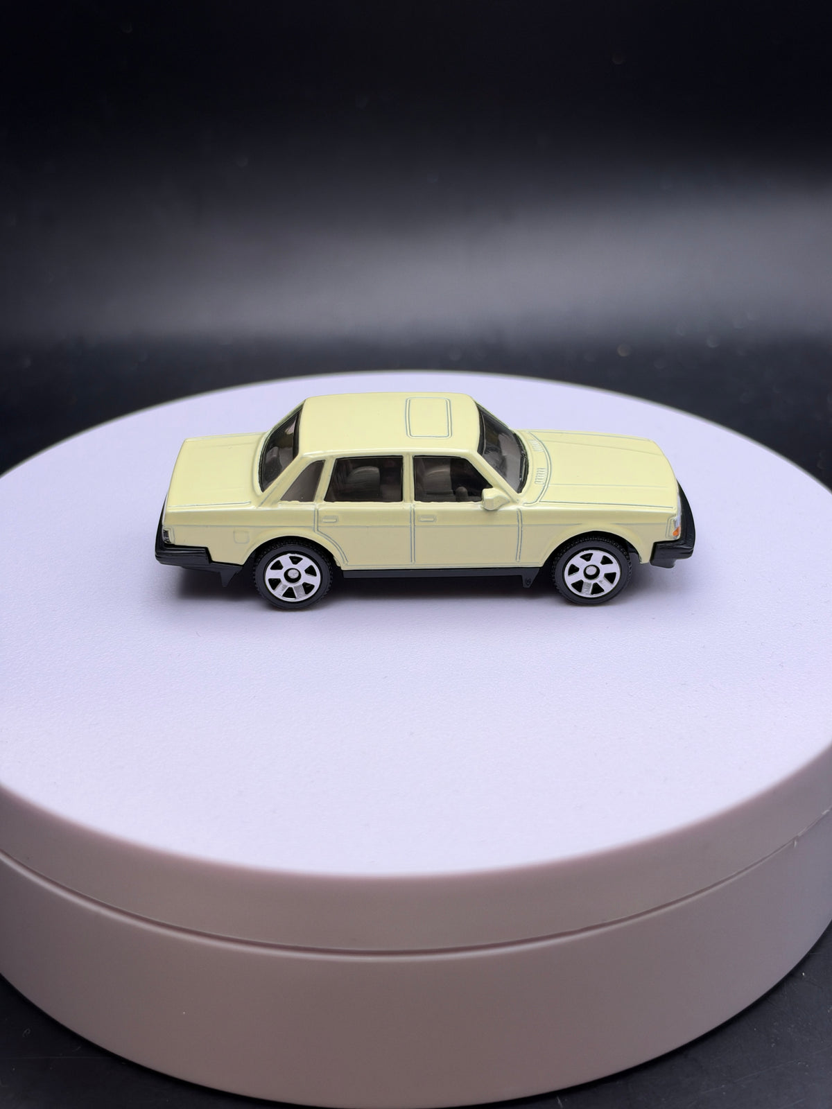 MATCHBOX - 1986 VOLVO 240 - DIECAST - LOOSE