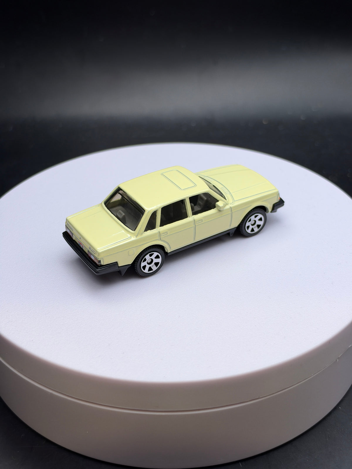 MATCHBOX - 1986 VOLVO 240 - DIECAST - LOOSE