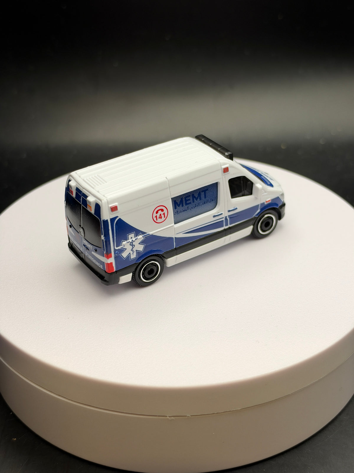 MATCHBOX - MERCEDES BENZ SPRINTER AMBULANCE - DIECAST - LOOSE