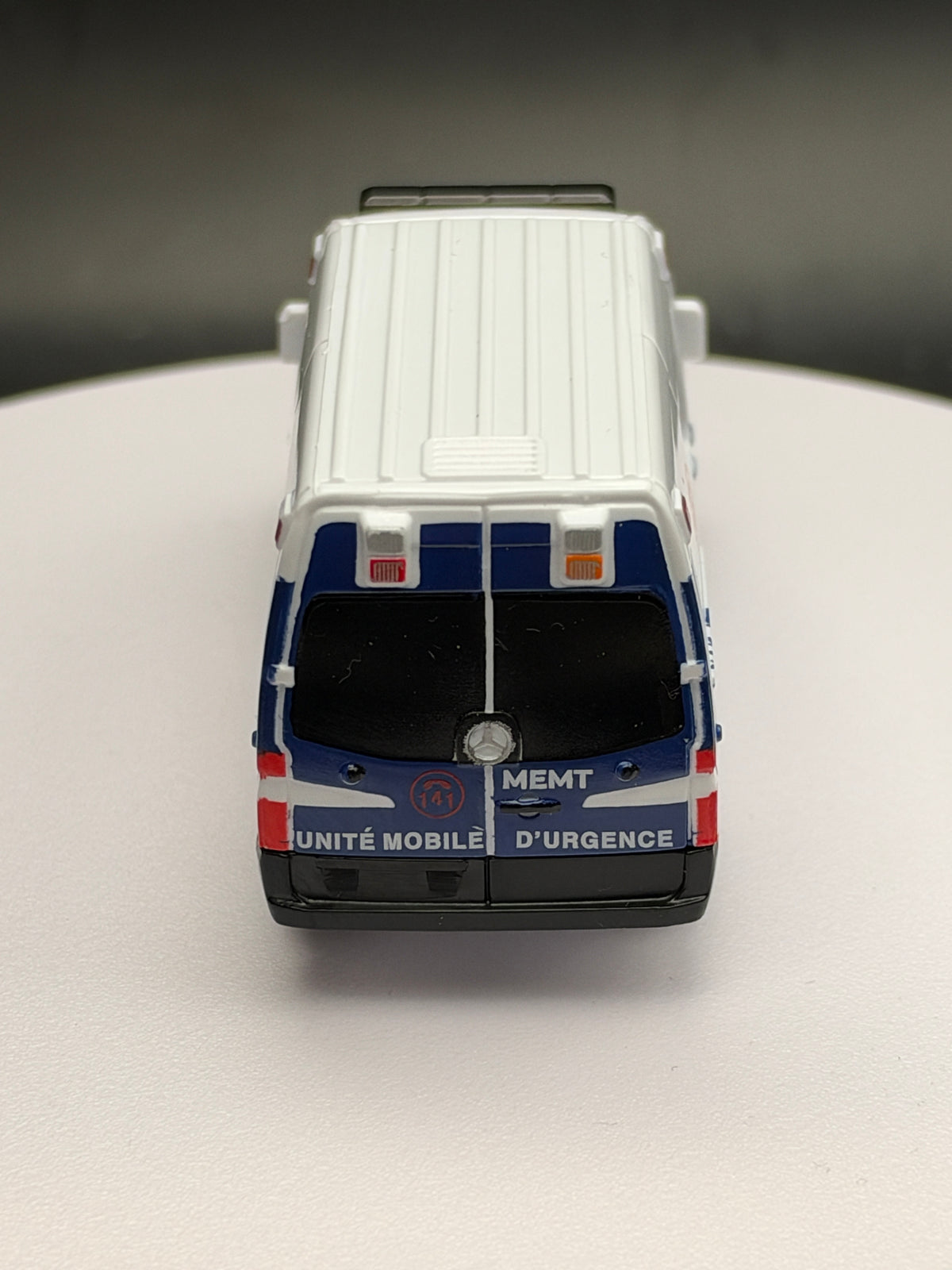 MATCHBOX - MERCEDES BENZ SPRINTER AMBULANCE - DIECAST - LOOSE