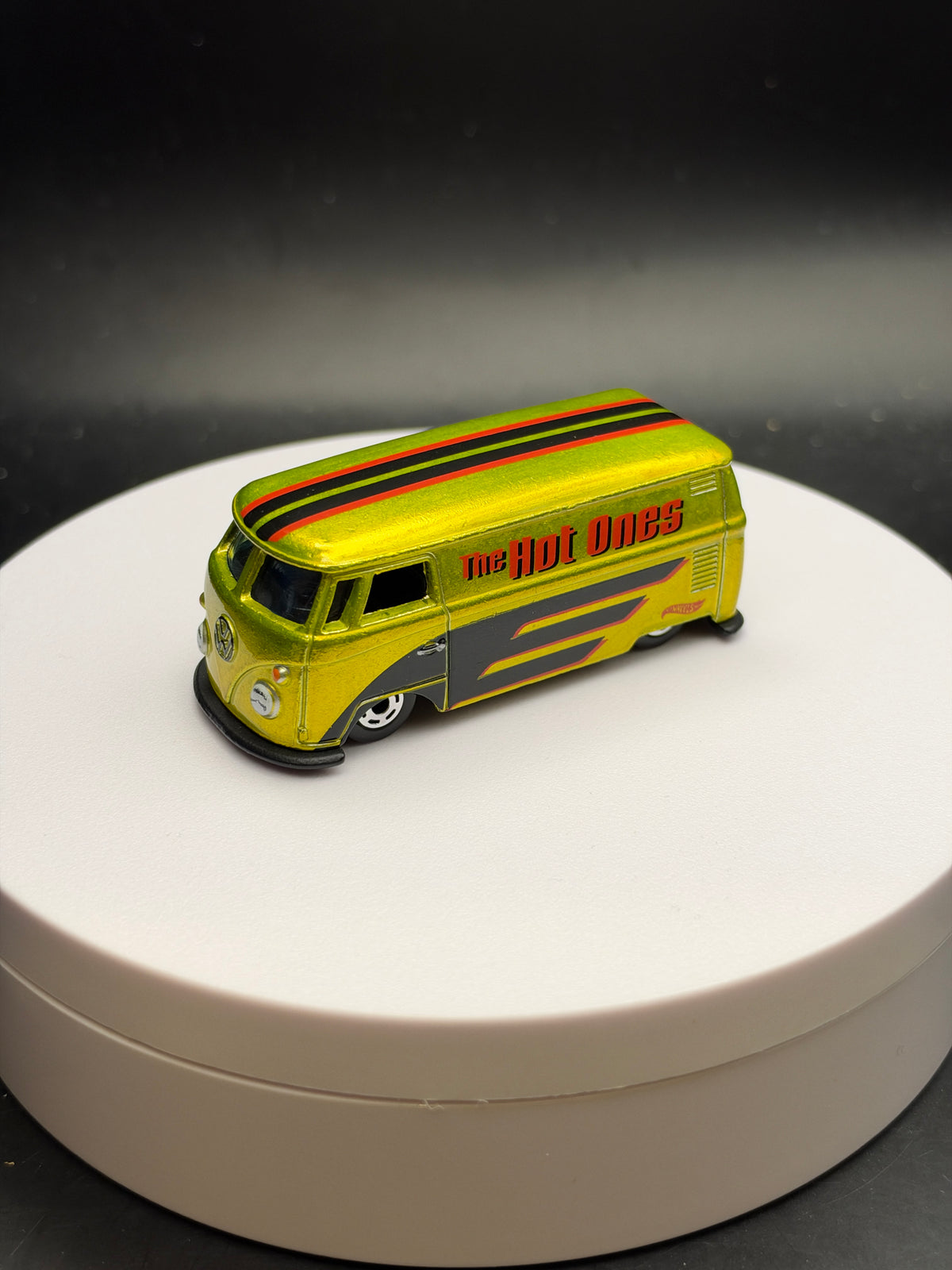HOT WHEELS - VOLKSWAGEN T1 PANEL BUS (2025) - THE HOT ONES 7/8 - LOOSE