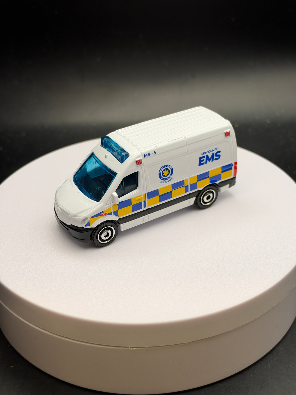 MATCHBOX - MERCEDES BENZ SPRINTER AMBULANCE - DIECAST - LOOSE
