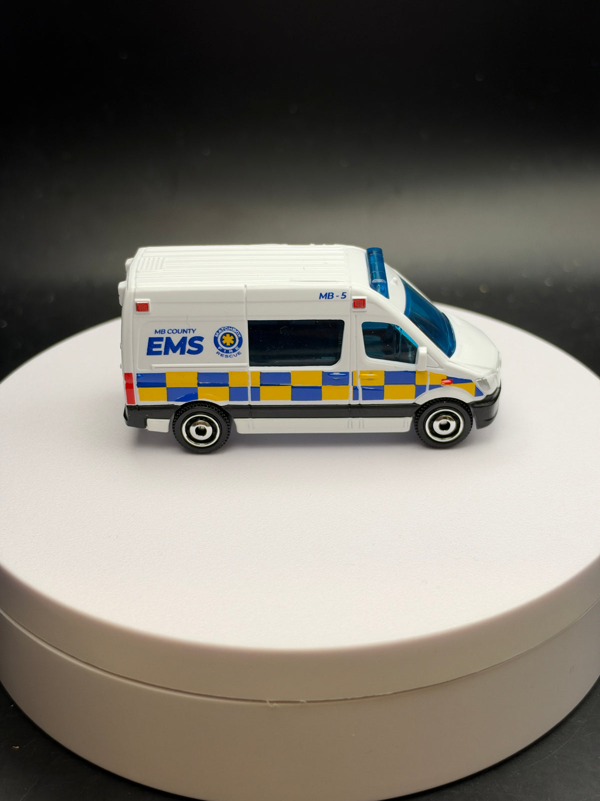 MATCHBOX - MERCEDES BENZ SPRINTER AMBULANCE - DIECAST - LOOSE