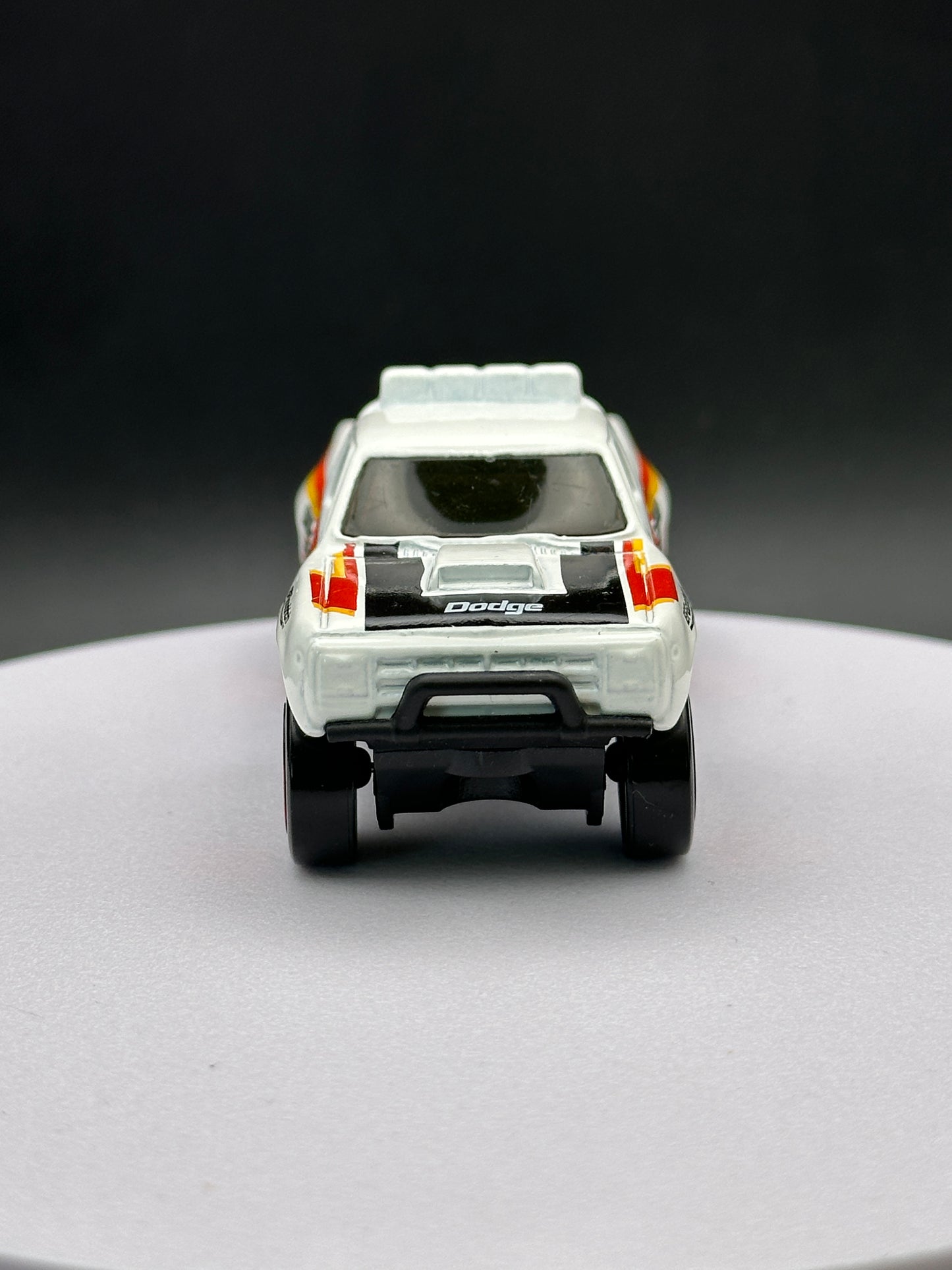 HOT WHEELS - 87 DODGE D100 (2018) - HW HOT TRUCKS 9/10 - LOOSE