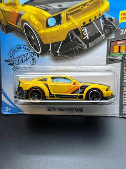 HOT WHEELS - 2005 FORD MUSTANG (2020) - HW DREAM GARAGE 2/10