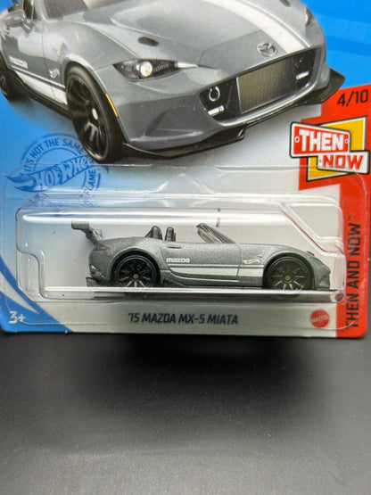 HOT WHEELS - 15 MAZDA MX5 MIATA (2021) - HW THEN AND NOW 4/10