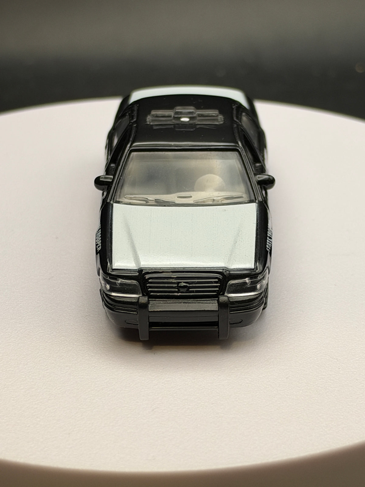 MATCHBOX - 2006 FORD CROWN VICTORIA - DIECAST - LOOSE