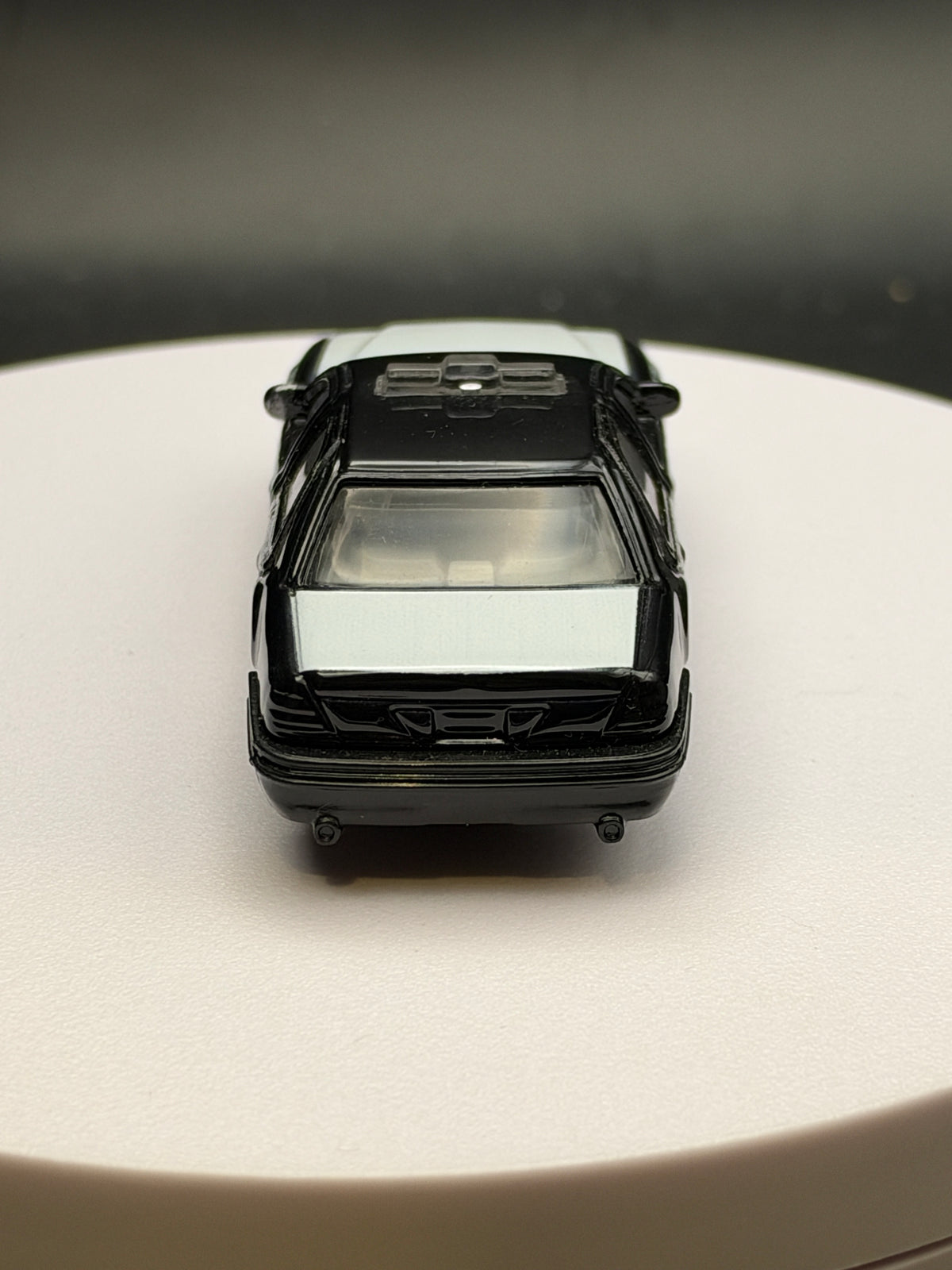 MATCHBOX - 2006 FORD CROWN VICTORIA - DIECAST - LOOSE