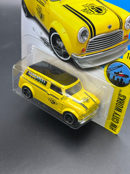 HOT WHEELS - 67 AUSTIN MINI VAN (2016) - HW CITY WORKS 10/10