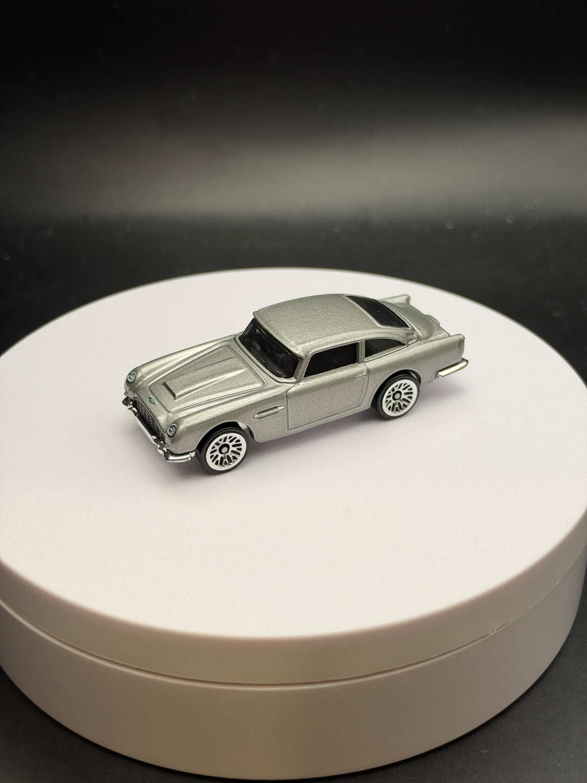 HOT WHEELS - ASTON MARTIN 1963 DB5 (2024) - HW SCREEN TIME 7/10 - LOOSE
