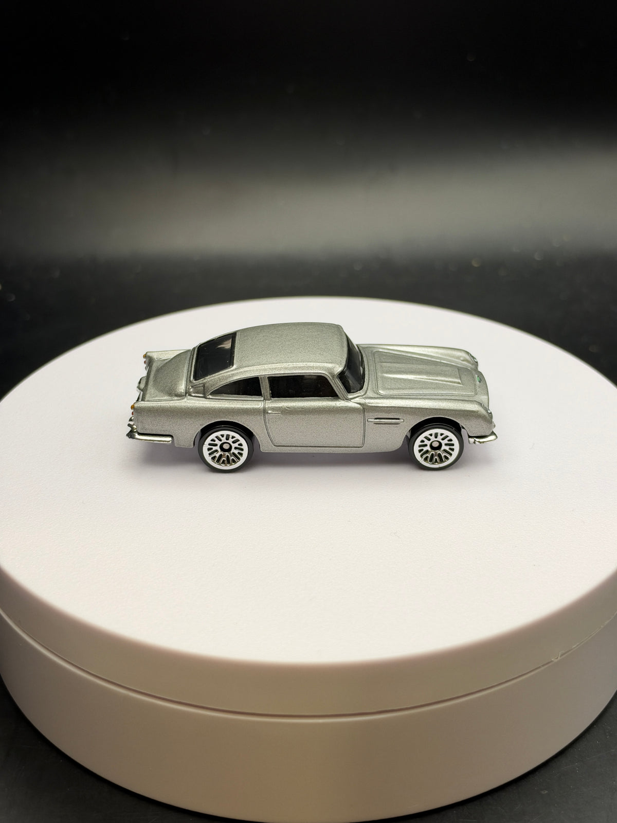 HOT WHEELS - ASTON MARTIN 1963 DB5 (2024) - HW SCREEN TIME 7/10 - LOOSE