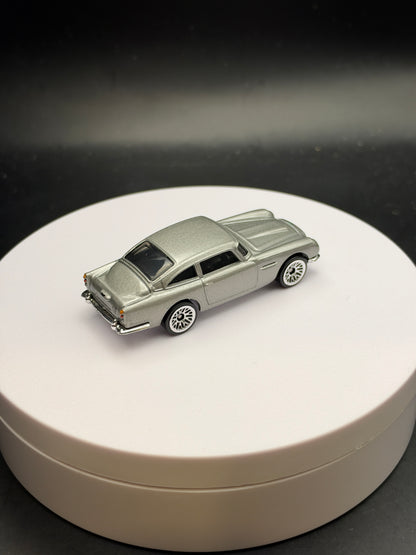 HOT WHEELS - ASTON MARTIN 1963 DB5 (2024) - HW SCREEN TIME 7/10 - LOOSE