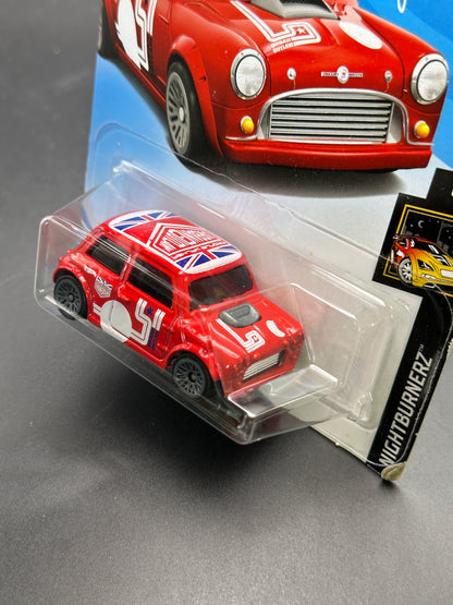HOT WHEELS - MORRIS MINI (2018) - HW NIGHTBURNERZ 8/10