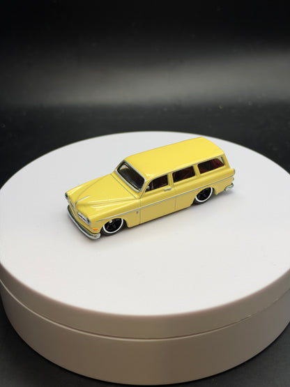HOT WHEELS - VOLVO P220 AMAZON ESTATE (2022) - HW BOULEVARD #50 - LOOSE