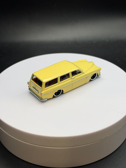 HOT WHEELS - VOLVO P220 AMAZON ESTATE (2022) - HW BOULEVARD #50 - LOOSE