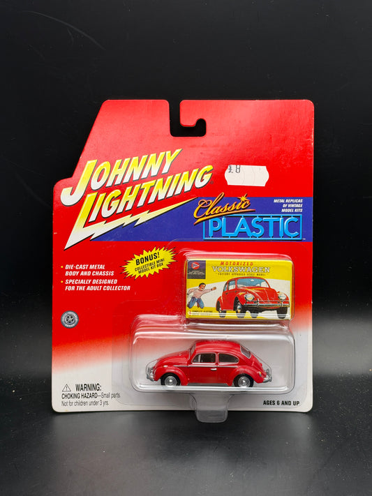 JOHNNY LIGHTNING - 1966 VOLKSWAGEN BEETLE - CLASSIC PLASTIC COLLECTION