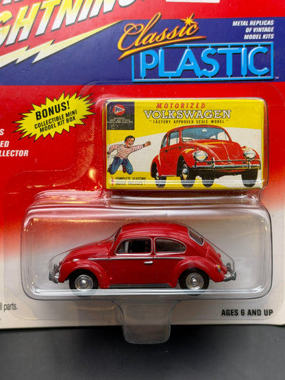 JOHNNY LIGHTNING - 1966 VOLKSWAGEN BEETLE - CLASSIC PLASTIC COLLECTION