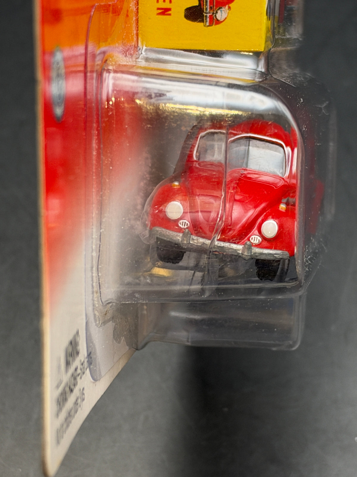 JOHNNY LIGHTNING - 1966 VOLKSWAGEN BEETLE - CLASSIC PLASTIC COLLECTION