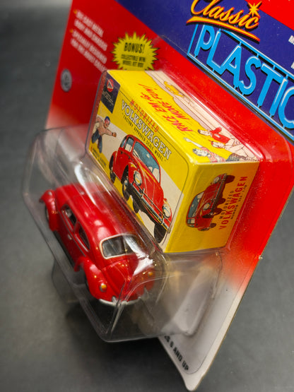 JOHNNY LIGHTNING - 1966 VOLKSWAGEN BEETLE - CLASSIC PLASTIC COLLECTION