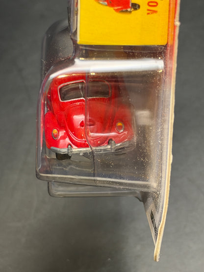 JOHNNY LIGHTNING - 1966 VOLKSWAGEN BEETLE - CLASSIC PLASTIC COLLECTION