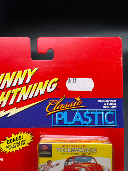 JOHNNY LIGHTNING - 1966 VOLKSWAGEN BEETLE - CLASSIC PLASTIC COLLECTION