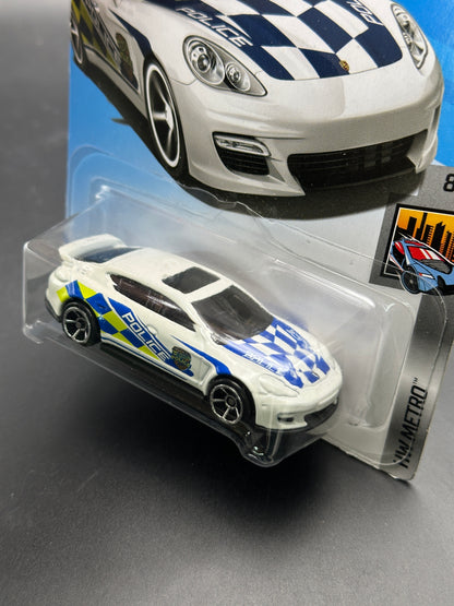 HOT WHEELS - PORSCHE PANAMERA (2018) - HW METRO 8/10