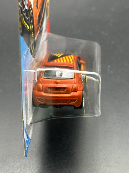 HOT WHEELS - FIAT 500 (2018) - HW DAREDEVILS 2/5