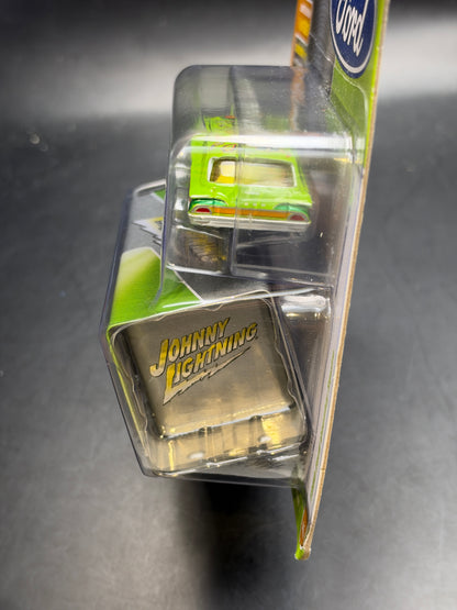 JOHNNY LIGHTNING - 1960 FORD COUNTRY SQUIRE - PRO COLLECTOR STORAGE TIN