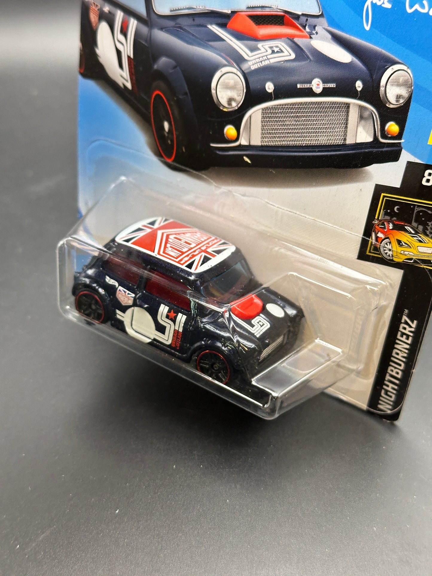 HOT WHEELS - MORRIS MINI (2018) - HW NIGHTBURNERZ 8/10