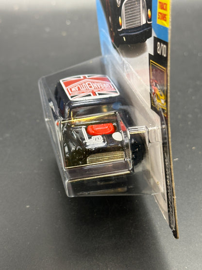 HOT WHEELS - MORRIS MINI (2018) - HW NIGHTBURNERZ 8/10