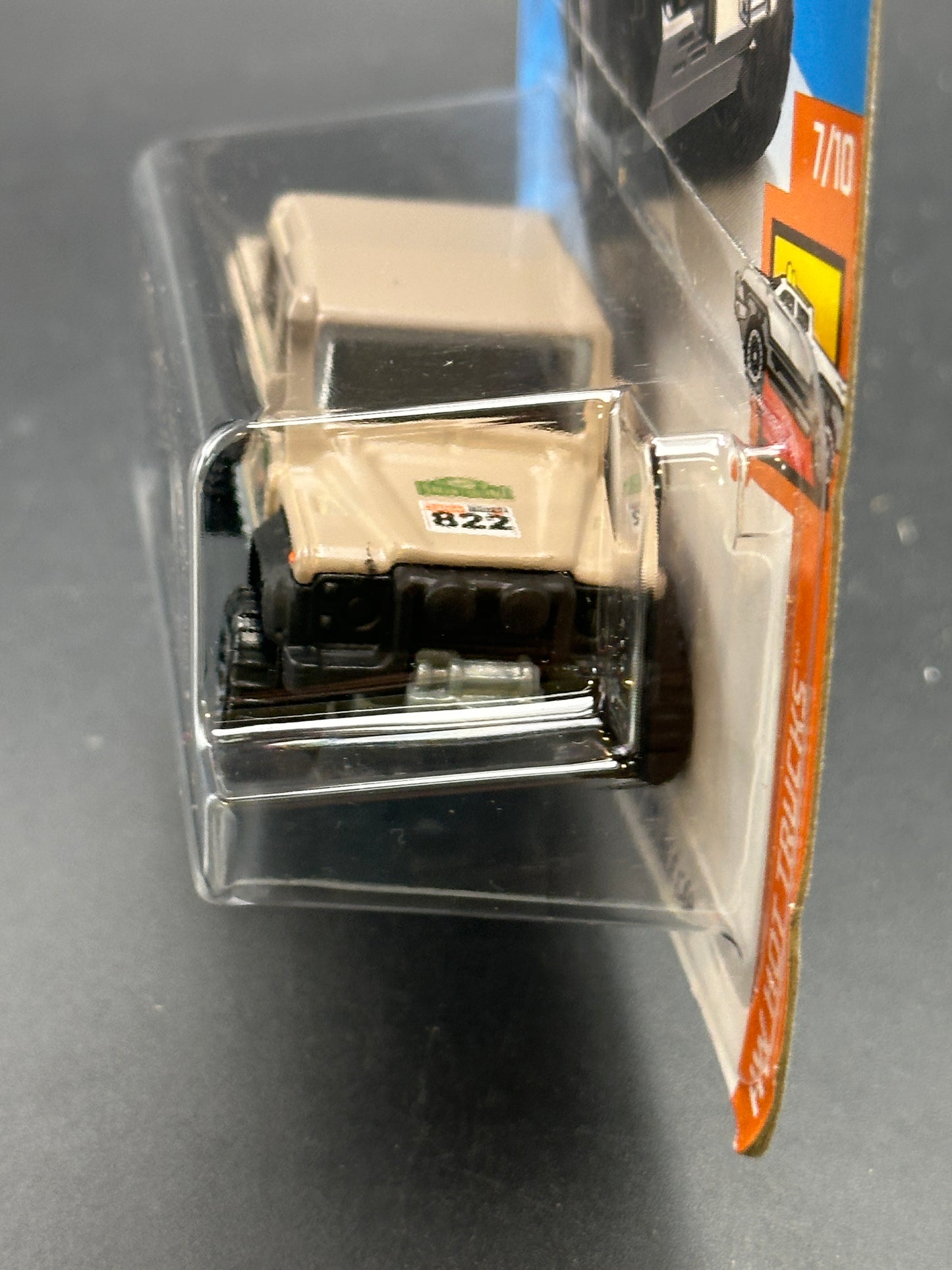 HOT WHEELS - 15 LAND ROVER DEFENDER DOUBLE CAB (2018) - HW HOT TRUCKS 7/10