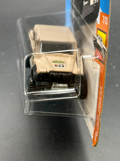 HOT WHEELS - 15 LAND ROVER DEFENDER DOUBLE CAB (2018) - HW HOT TRUCKS 7/10