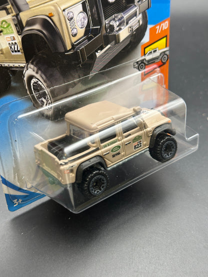 HOT WHEELS - 15 LAND ROVER DEFENDER DOUBLE CAB (2018) - HW HOT TRUCKS 7/10