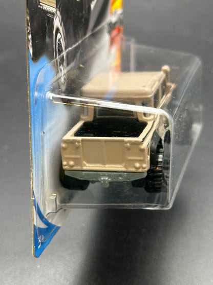 HOT WHEELS - 15 LAND ROVER DEFENDER DOUBLE CAB (2018) - HW HOT TRUCKS 7/10
