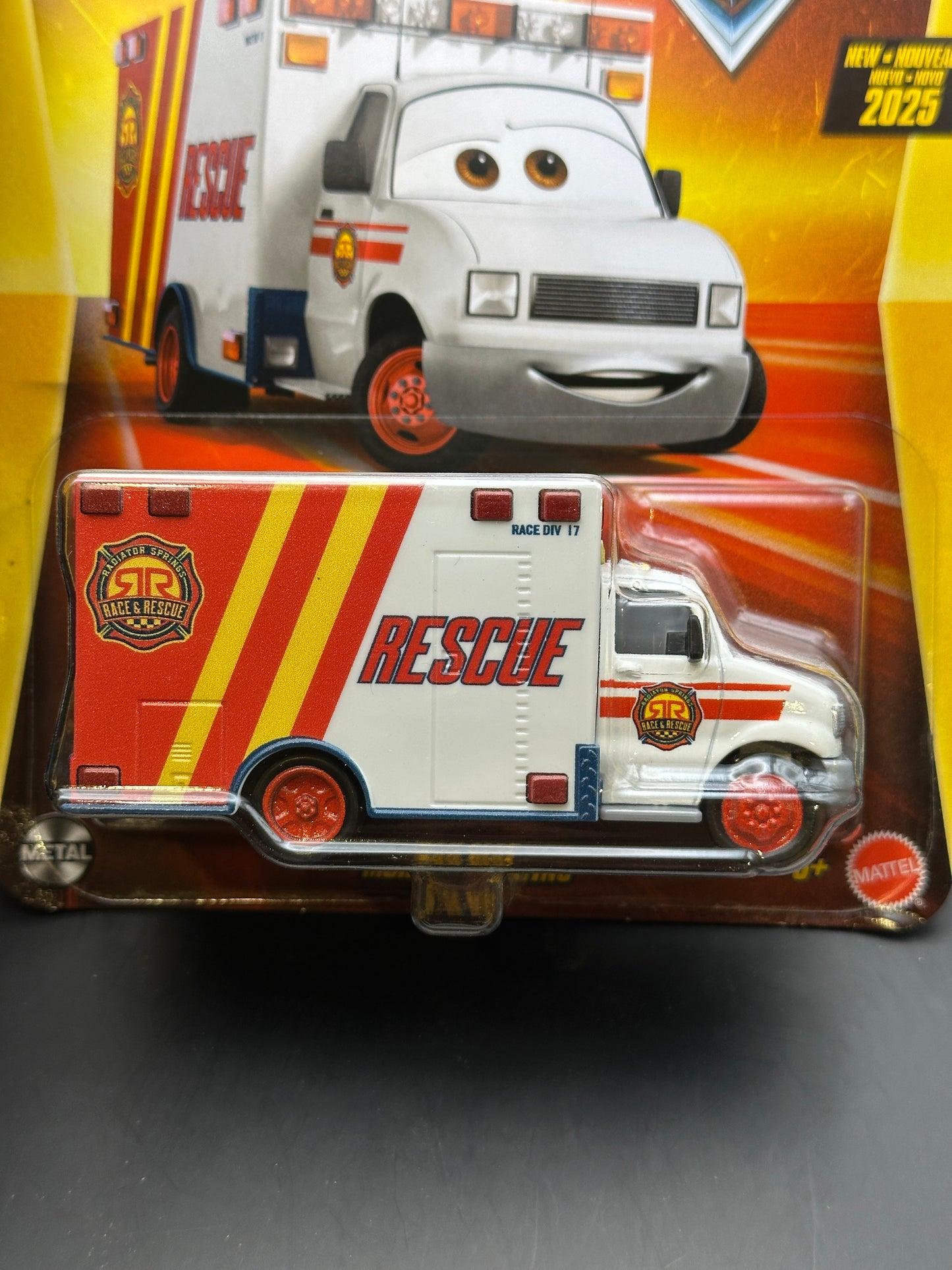 DISNEY PIXAR CARS - MORGAN MARTINS - CARS - RACE AND RESCUE DIECAST